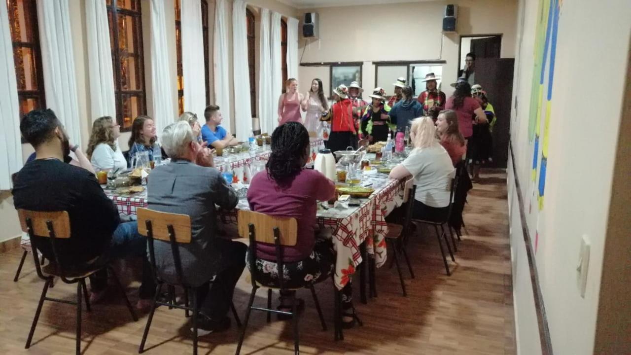 Casa Treveris - Non Profit Hostel Сукре Экстерьер фото