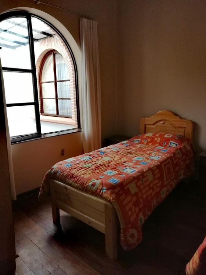 Casa Treveris - Non Profit Hostel Сукре Экстерьер фото